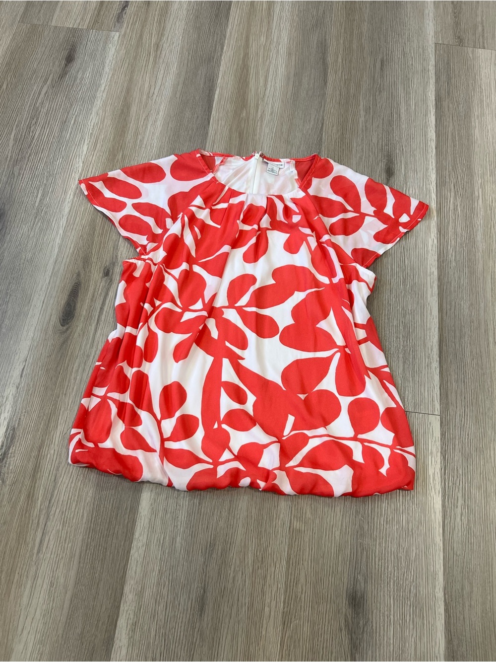 Liz Claiborne Red and White Floral Bubble-Hem Top